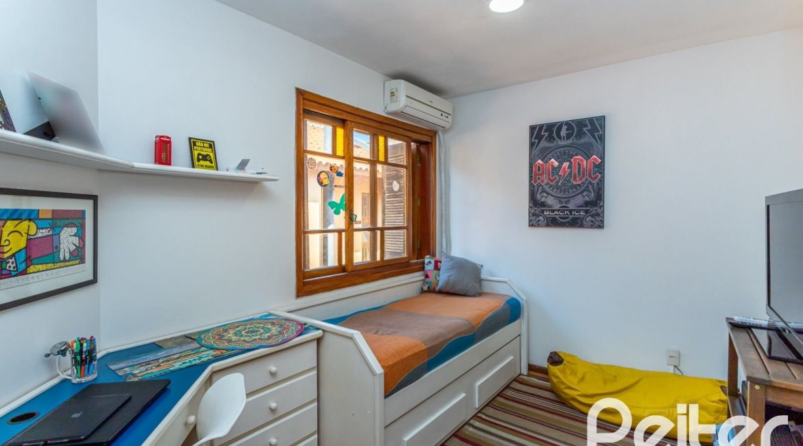 Casa em Condomínio à venda com 150m², 3 dormitórios, 1 suíte, 1 vaga, no bairro Ipanema em Porto Alegre