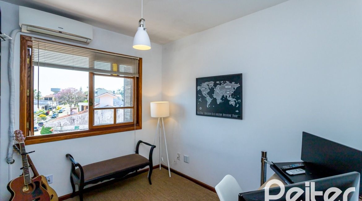 Casa em Condomínio à venda com 150m², 3 dormitórios, 1 suíte, 1 vaga, no bairro Ipanema em Porto Alegre