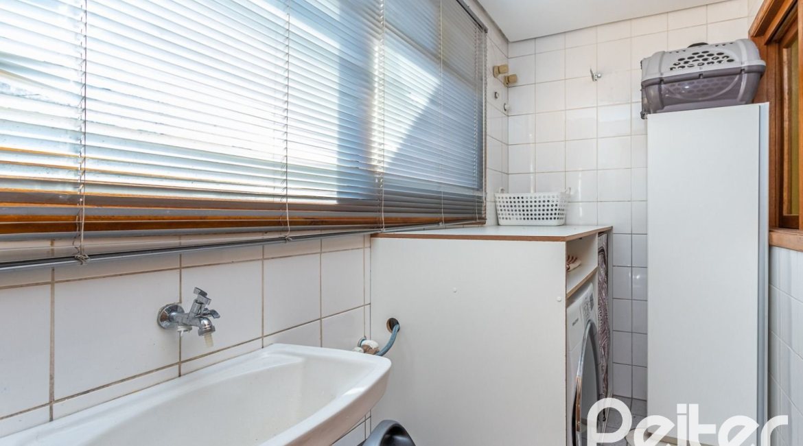 Casa em Condomínio à venda com 150m², 3 dormitórios, 1 suíte, 1 vaga, no bairro Ipanema em Porto Alegre