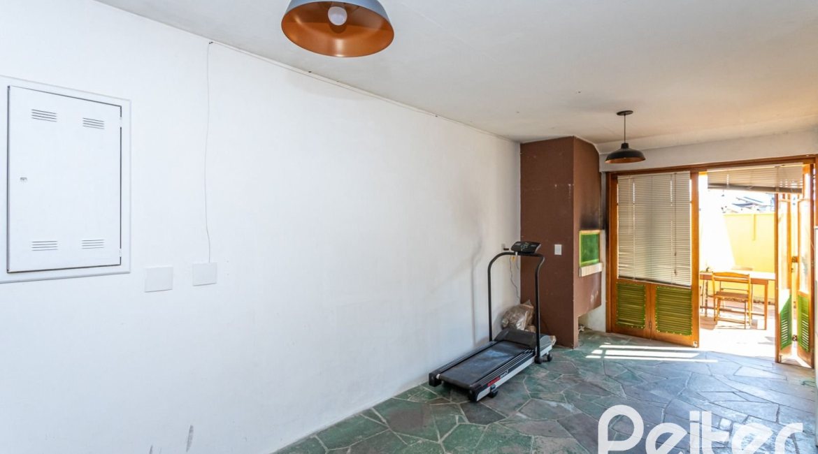 Casa em Condomínio à venda com 150m², 3 dormitórios, 1 suíte, 1 vaga, no bairro Ipanema em Porto Alegre