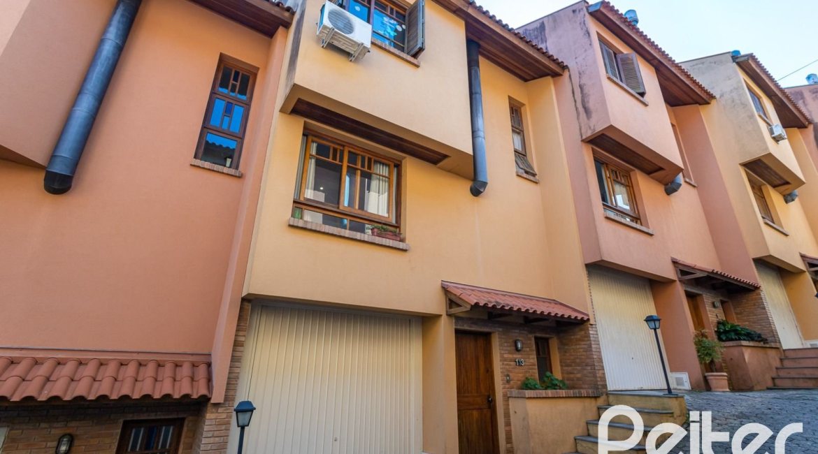 Casa em Condomínio à venda com 150m², 3 dormitórios, 1 suíte, 1 vaga, no bairro Ipanema em Porto Alegre