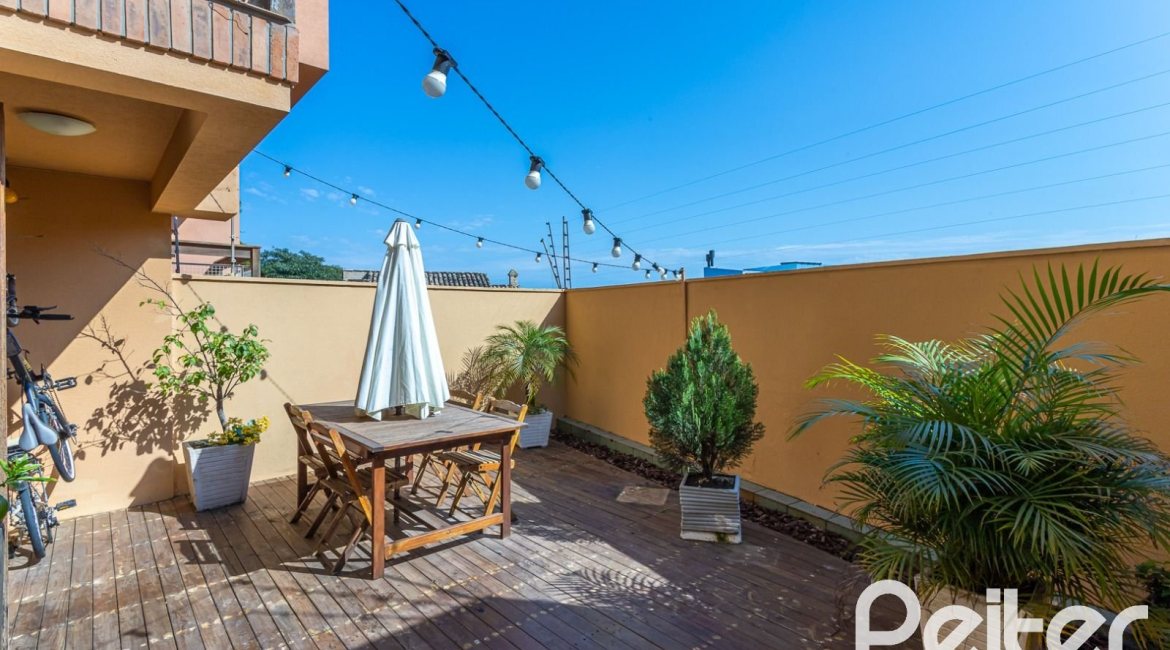 Casa em Condomínio à venda com 150m², 3 dormitórios, 1 suíte, 1 vaga, no bairro Ipanema em Porto Alegre