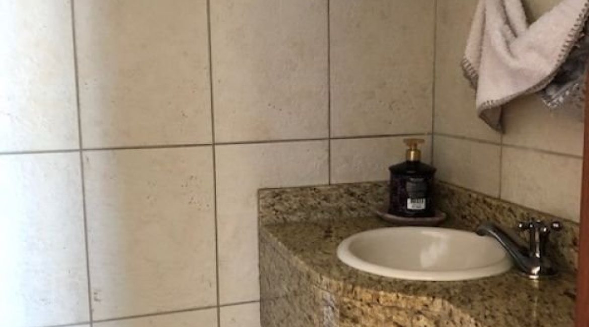 Casa à venda com 208m², 3 dormitórios, 1 suíte, 2 vagas, no bairro Espírito Santo em Porto Alegre