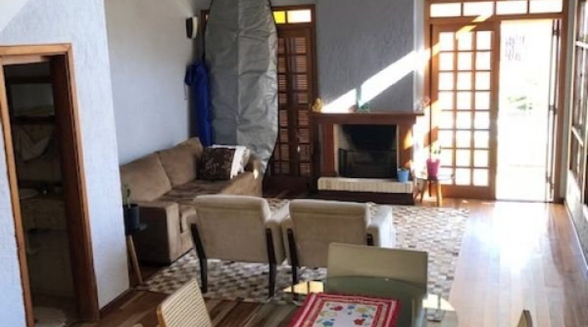 Casa à venda com 208m², 3 dormitórios, 1 suíte, 2 vagas, no bairro Espírito Santo em Porto Alegre