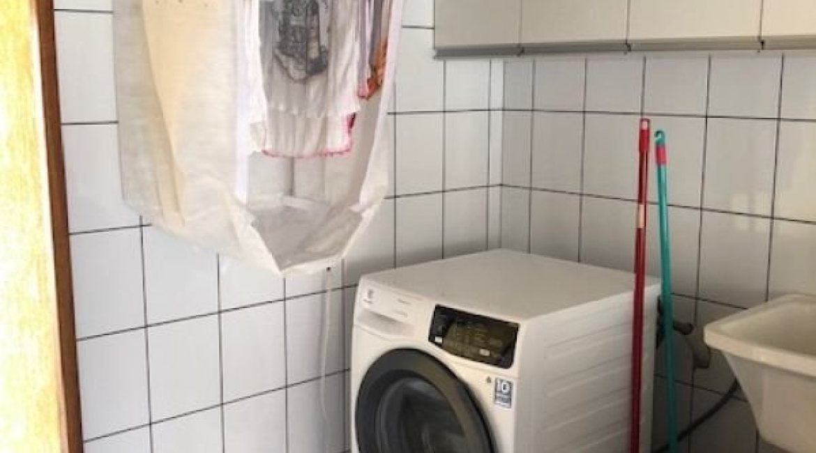 Casa à venda com 208m², 3 dormitórios, 1 suíte, 2 vagas, no bairro Espírito Santo em Porto Alegre