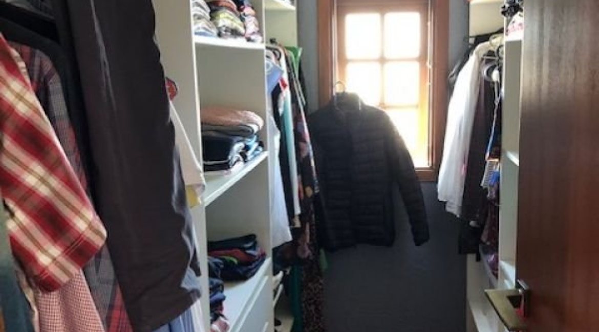 Casa à venda com 208m², 3 dormitórios, 1 suíte, 2 vagas, no bairro Espírito Santo em Porto Alegre