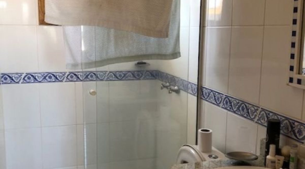 Casa à venda com 208m², 3 dormitórios, 1 suíte, 2 vagas, no bairro Espírito Santo em Porto Alegre