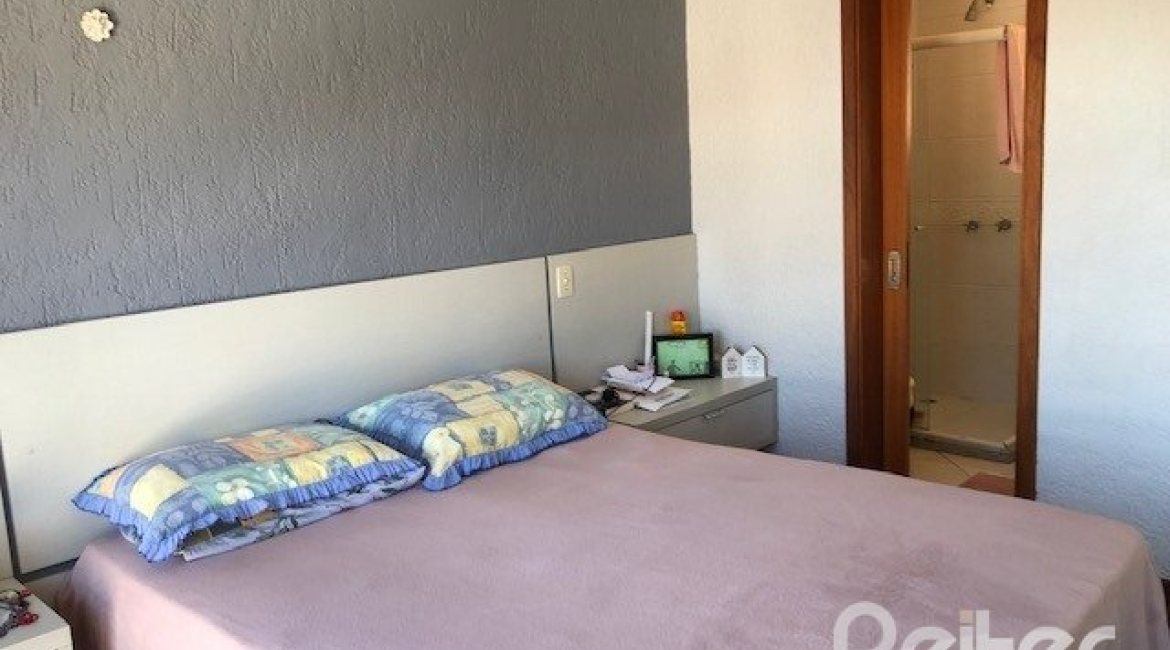 Casa à venda com 208m², 3 dormitórios, 1 suíte, 2 vagas, no bairro Espírito Santo em Porto Alegre