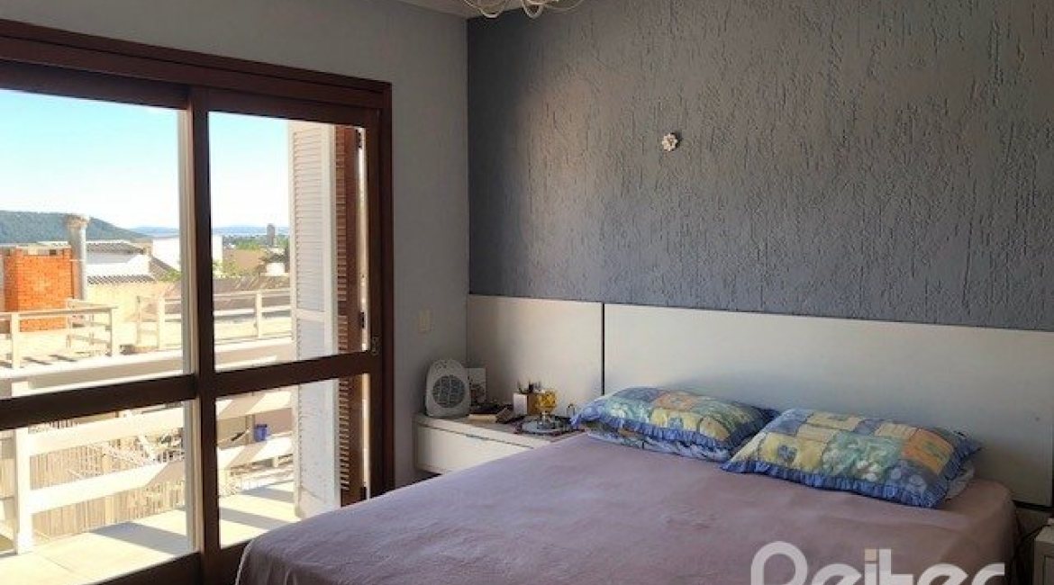 Casa à venda com 208m², 3 dormitórios, 1 suíte, 2 vagas, no bairro Espírito Santo em Porto Alegre