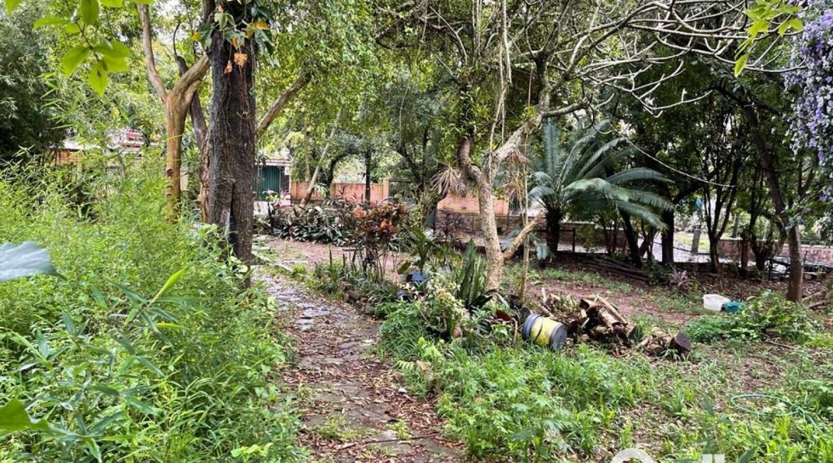 Terreno à venda com 2377m², no bairro Tristeza em Porto Alegre