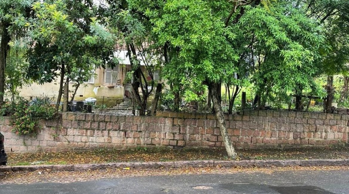 Terreno à venda com 2377m², no bairro Tristeza em Porto Alegre