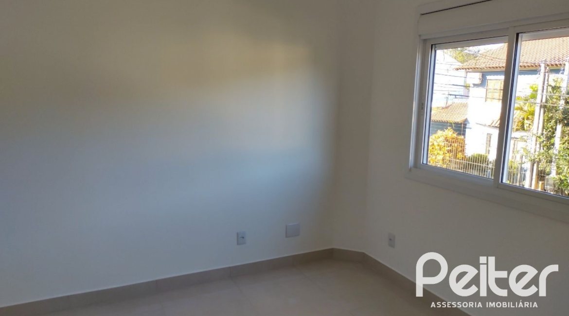 Casa à venda com 88m², 3 dormitórios, 2 suítes, 1 vaga, no bairro Guarujá em Porto Alegre