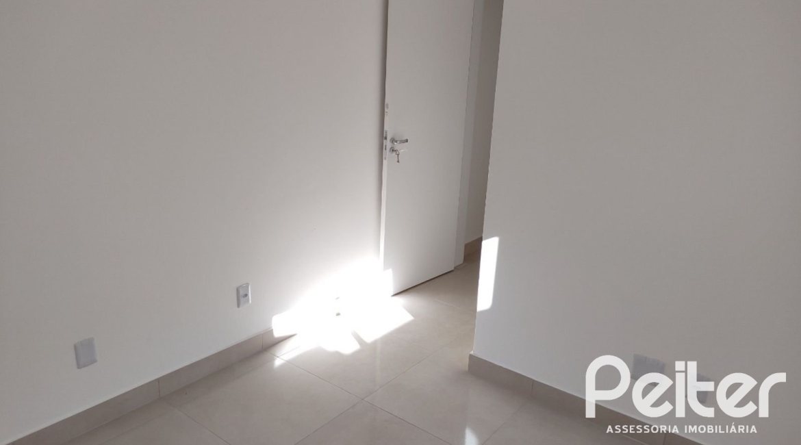 Casa à venda com 88m², 3 dormitórios, 2 suítes, 1 vaga, no bairro Guarujá em Porto Alegre