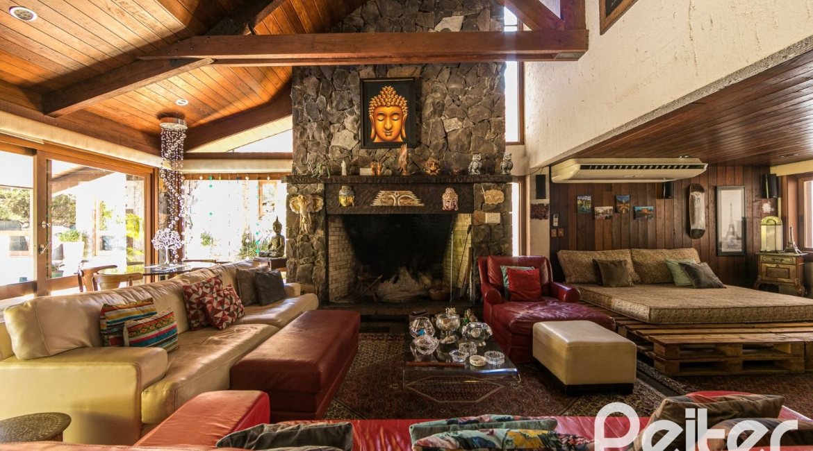 Casa à venda com 370m², 4 dormitórios, 2 suítes, 5 vagas, no bairro Vila Assunção em Porto Alegre