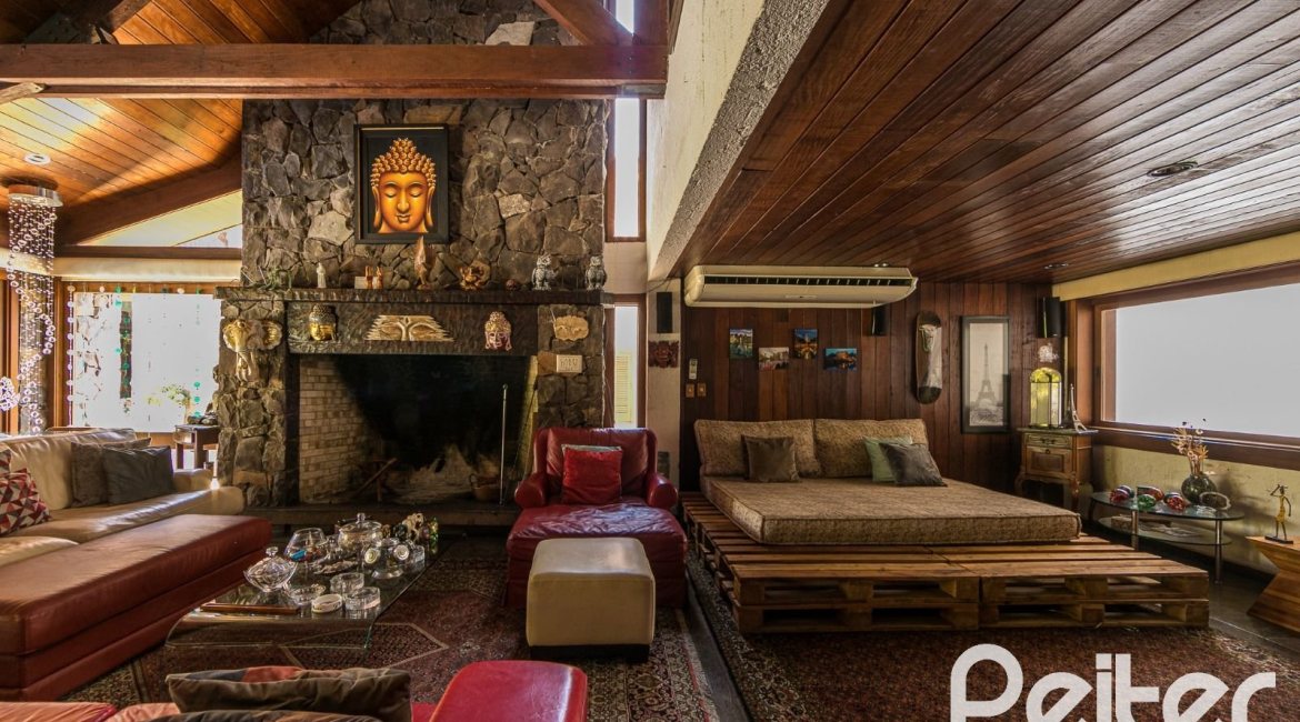 Casa à venda com 370m², 4 dormitórios, 2 suítes, 5 vagas, no bairro Vila Assunção em Porto Alegre