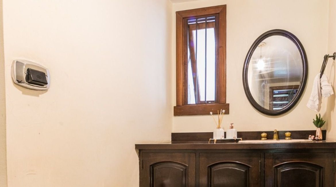 Casa à venda com 370m², 4 dormitórios, 2 suítes, 5 vagas, no bairro Vila Assunção em Porto Alegre