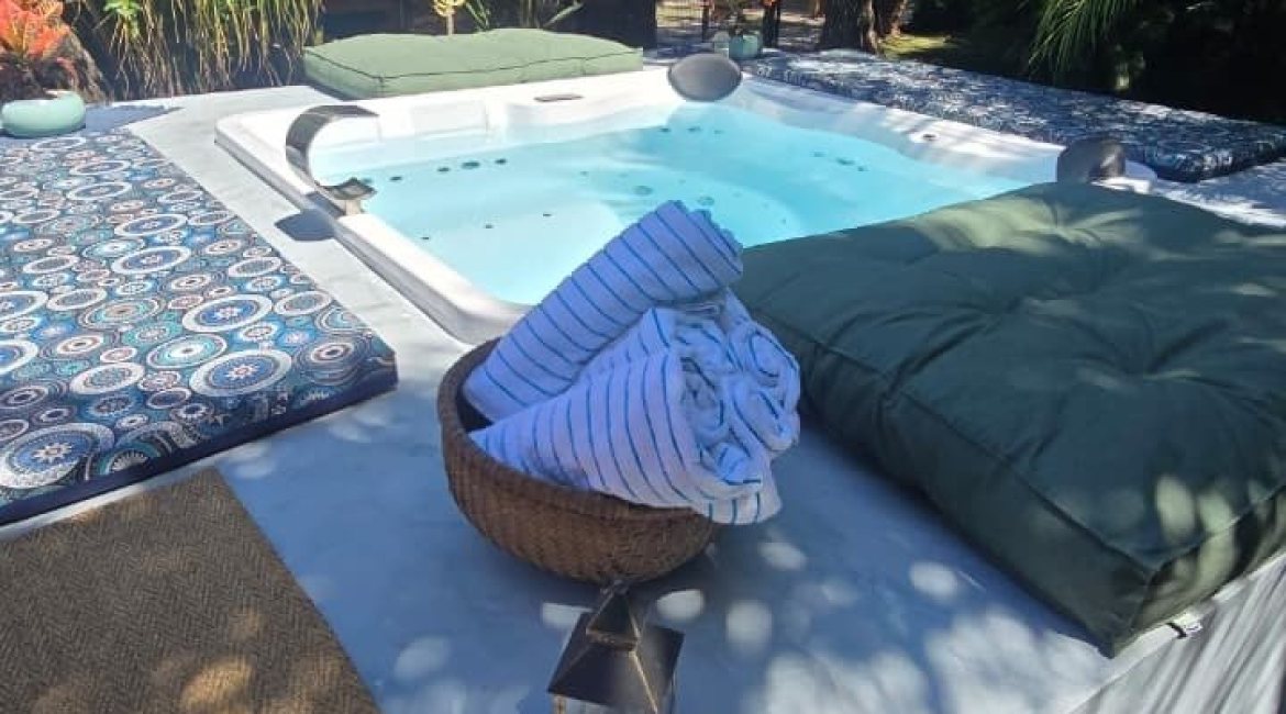 Casa à venda com 370m², 4 dormitórios, 2 suítes, 5 vagas, no bairro Vila Assunção em Porto Alegre