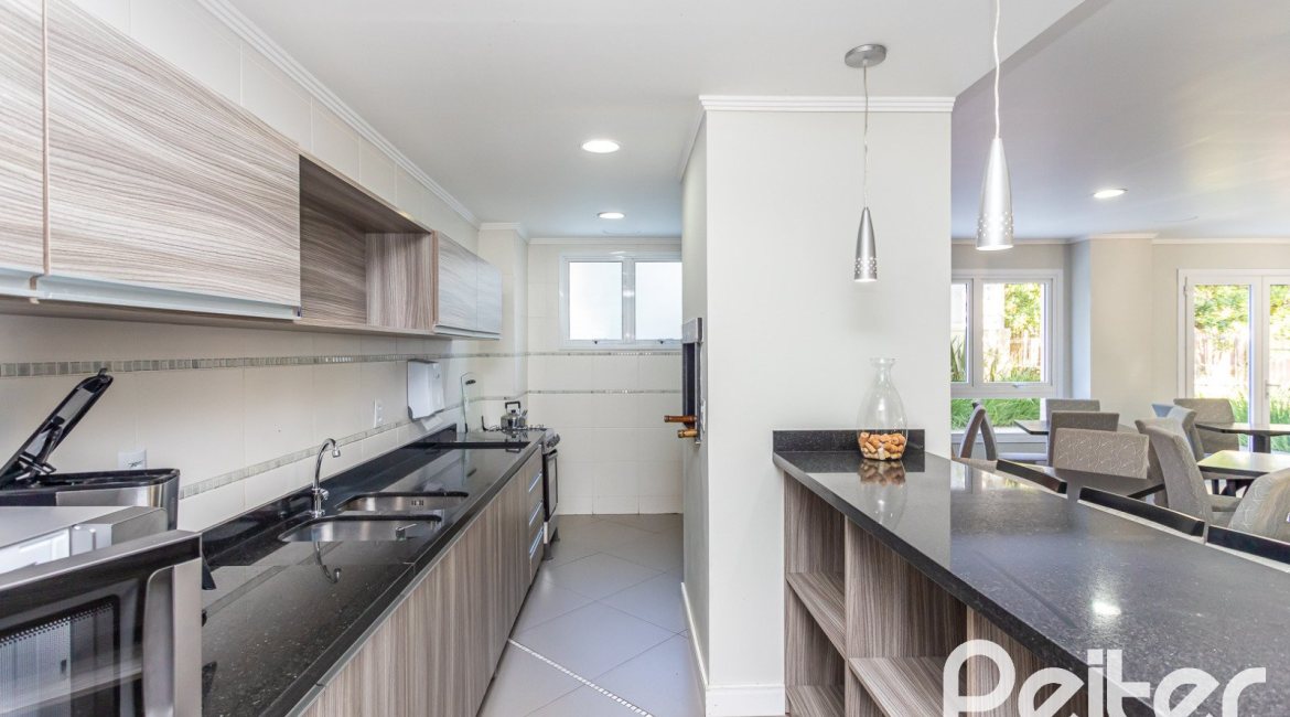 Apartamento à venda com 53m², 1 dormitório, 1 suíte, 1 vaga, no bairro Cristal em PORTO ALEGRE