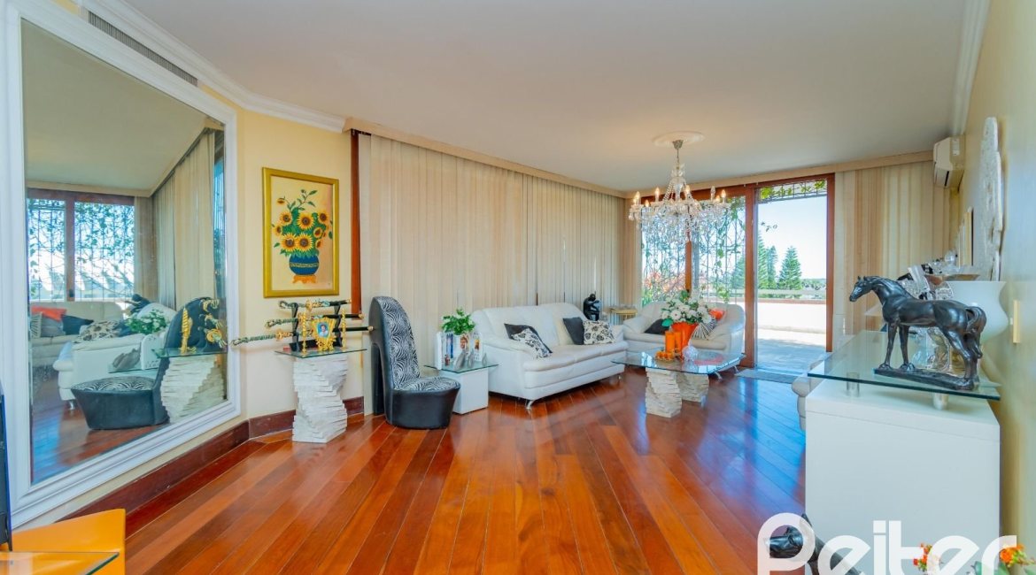 Cobertura à venda com 341m², 3 dormitórios, 1 suíte, 2 vagas, no bairro Menino Deus em Porto Alegre