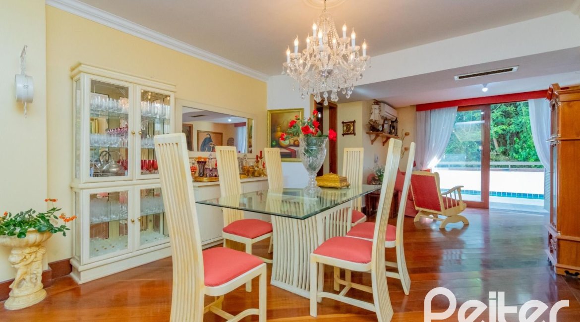 Cobertura à venda com 341m², 3 dormitórios, 1 suíte, 2 vagas, no bairro Menino Deus em Porto Alegre