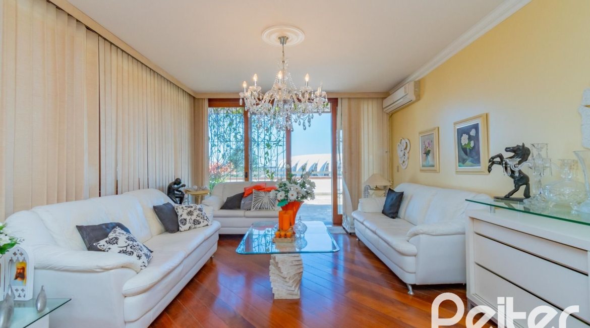 Cobertura à venda com 341m², 3 dormitórios, 1 suíte, 2 vagas, no bairro Menino Deus em Porto Alegre