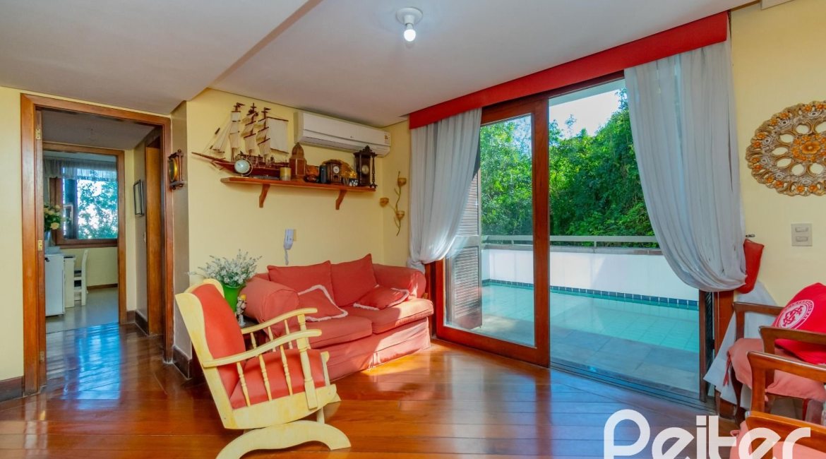 Cobertura à venda com 341m², 3 dormitórios, 1 suíte, 2 vagas, no bairro Menino Deus em Porto Alegre