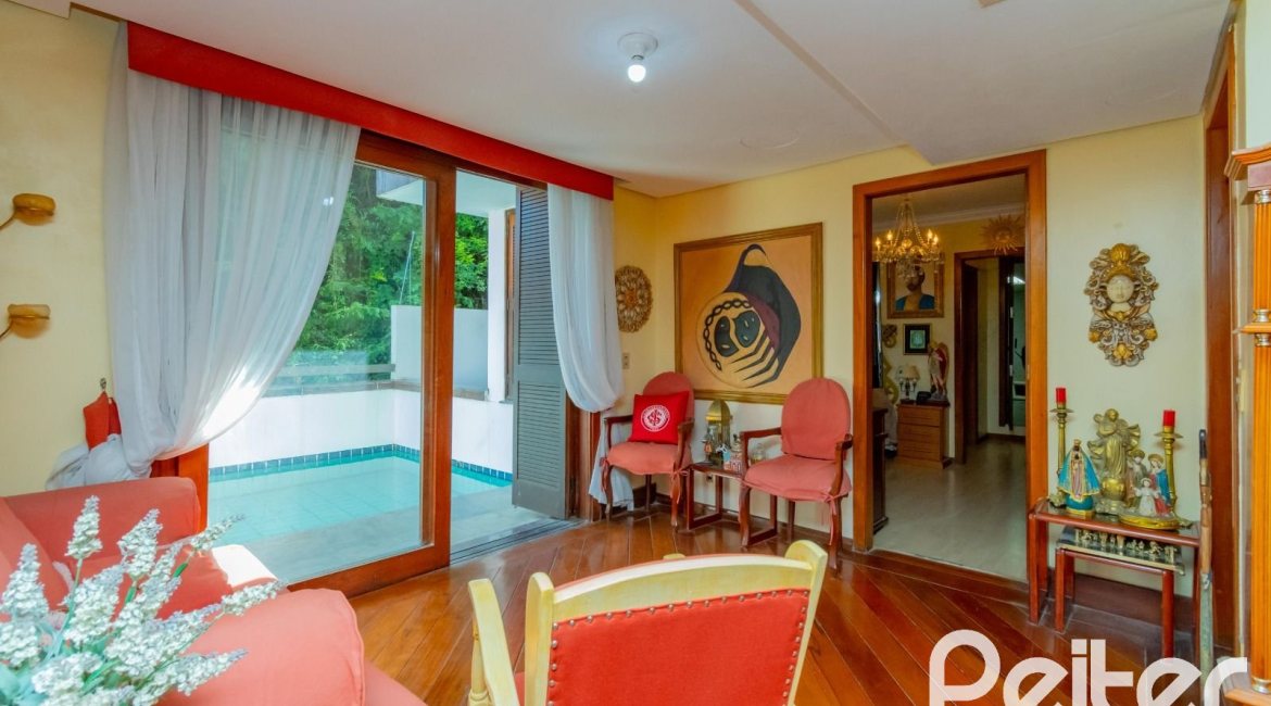 Cobertura à venda com 341m², 3 dormitórios, 1 suíte, 2 vagas, no bairro Menino Deus em Porto Alegre