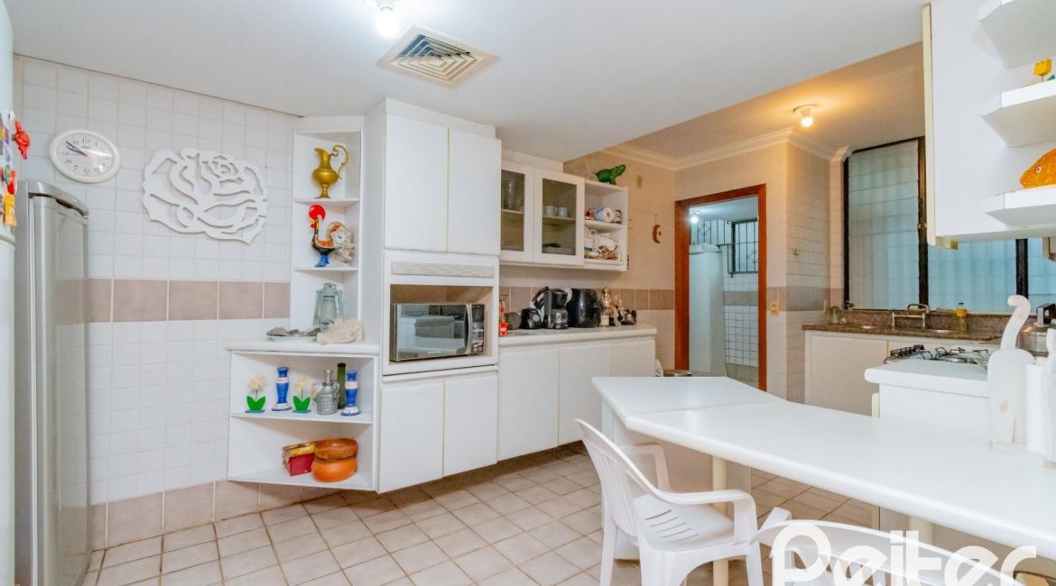 Cobertura à venda com 341m², 3 dormitórios, 1 suíte, 2 vagas, no bairro Menino Deus em Porto Alegre