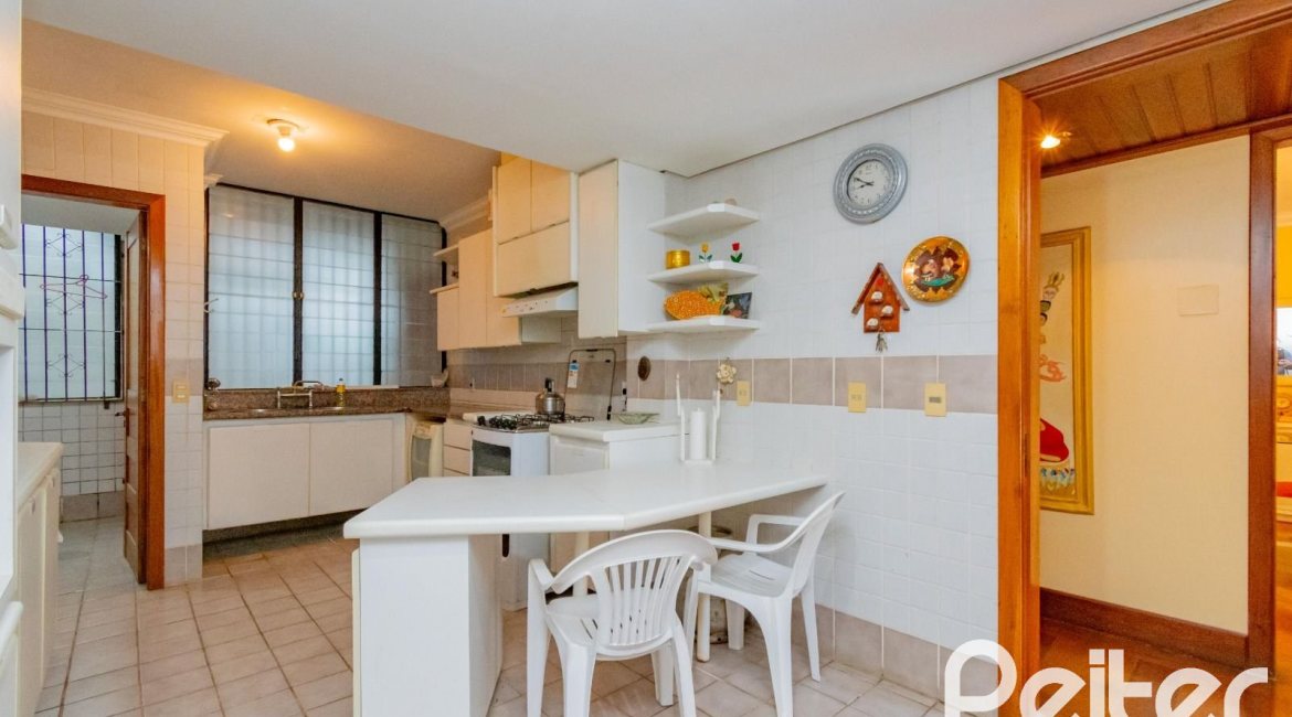 Cobertura à venda com 341m², 3 dormitórios, 1 suíte, 2 vagas, no bairro Menino Deus em Porto Alegre