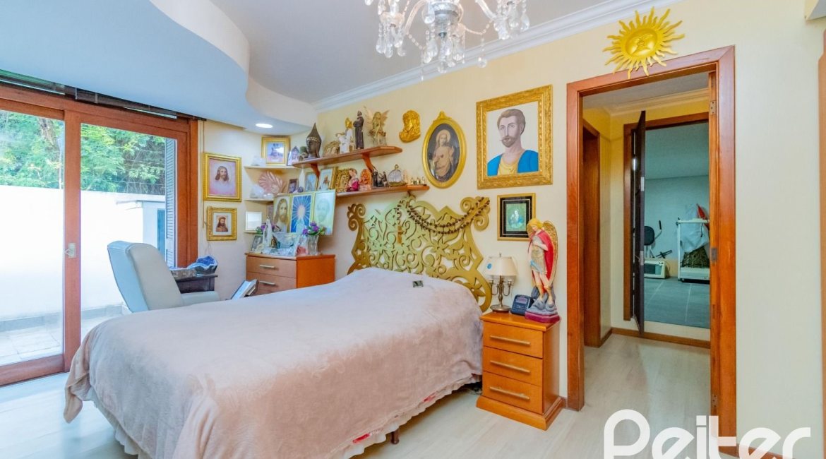 Cobertura à venda com 341m², 3 dormitórios, 1 suíte, 2 vagas, no bairro Menino Deus em Porto Alegre