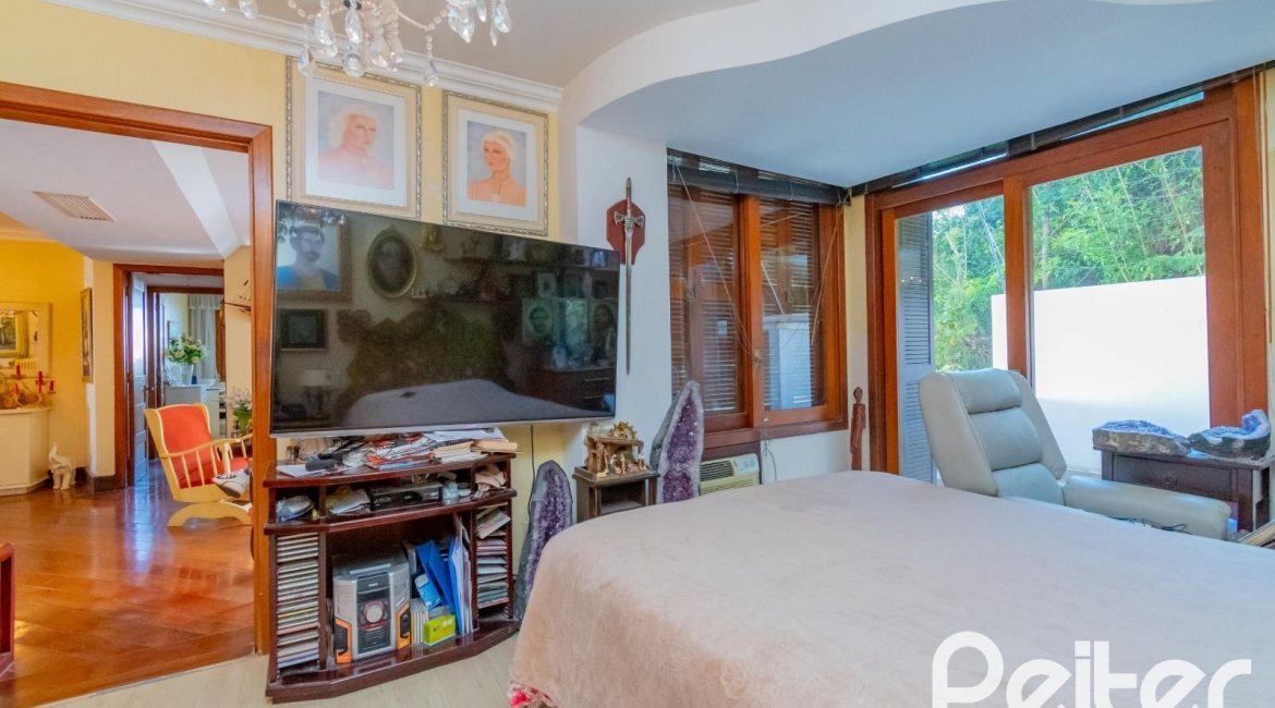 Cobertura à venda com 341m², 3 dormitórios, 1 suíte, 2 vagas, no bairro Menino Deus em Porto Alegre