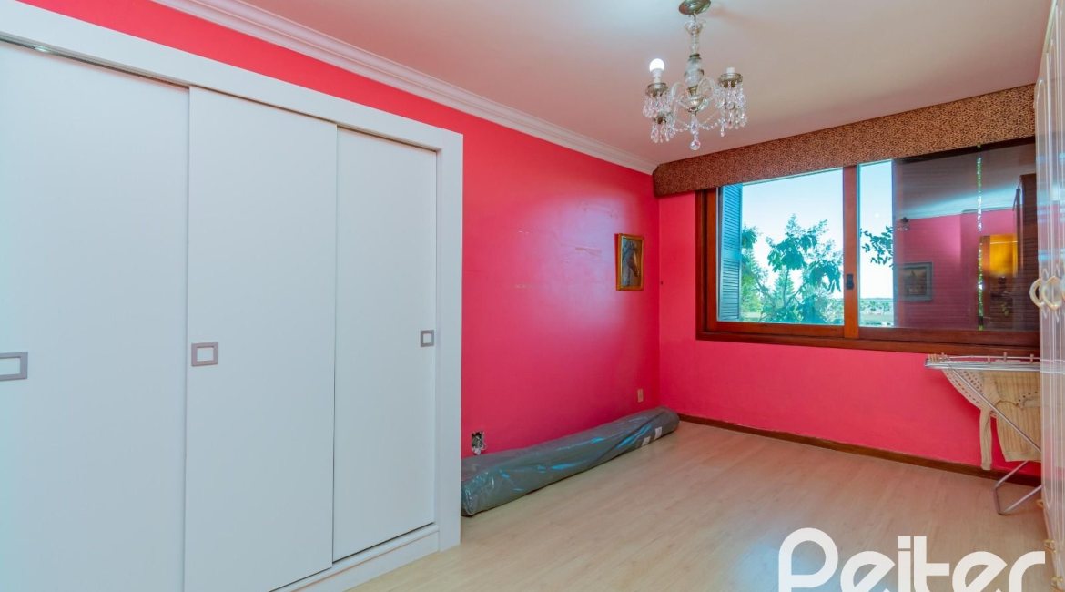 Cobertura à venda com 341m², 3 dormitórios, 1 suíte, 2 vagas, no bairro Menino Deus em Porto Alegre