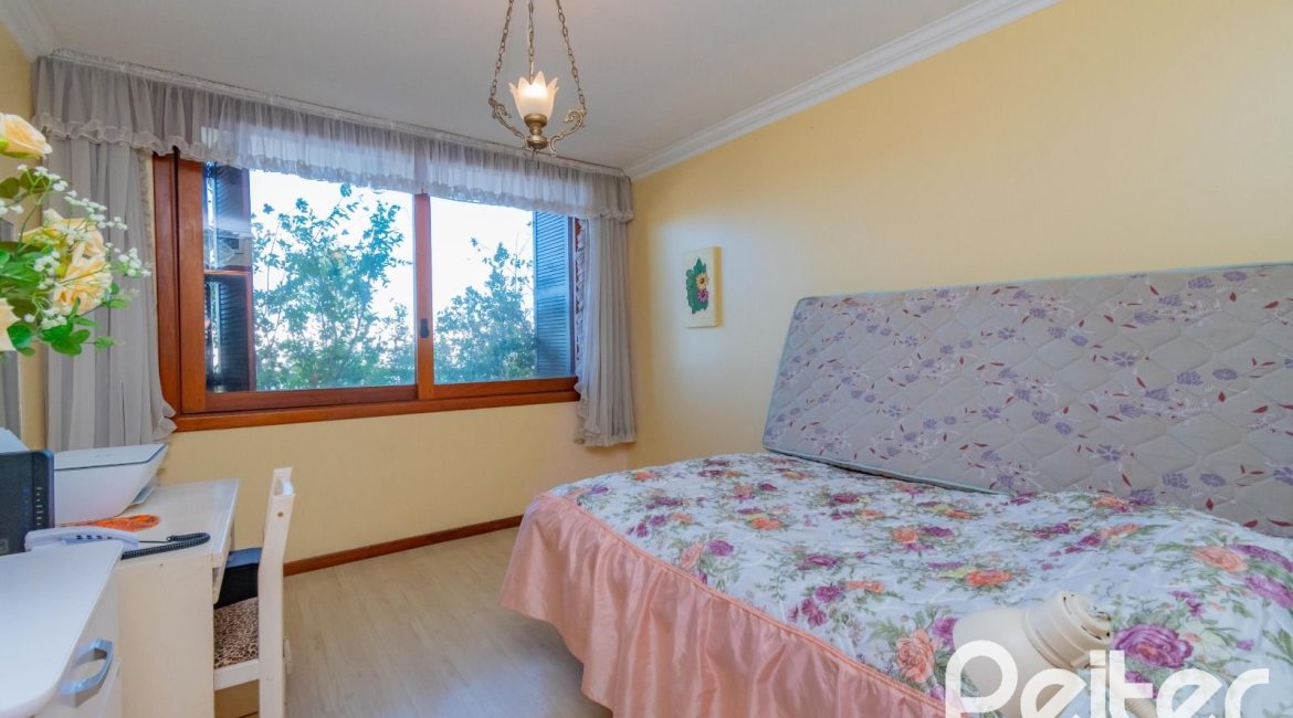 Cobertura à venda com 341m², 3 dormitórios, 1 suíte, 2 vagas, no bairro Menino Deus em Porto Alegre