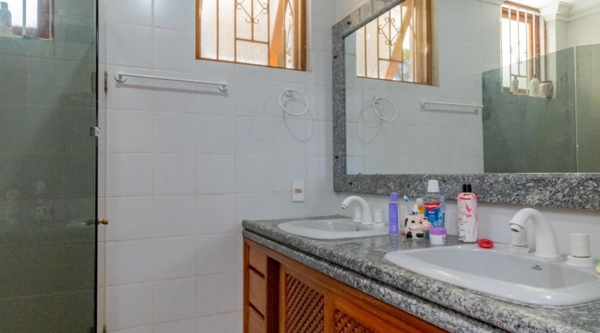 Cobertura à venda com 341m², 3 dormitórios, 1 suíte, 2 vagas, no bairro Menino Deus em Porto Alegre