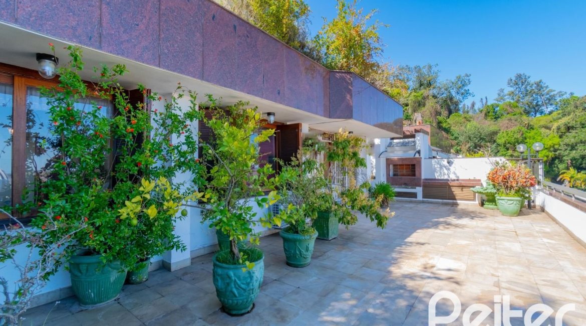 Cobertura à venda com 341m², 3 dormitórios, 1 suíte, 2 vagas, no bairro Menino Deus em Porto Alegre