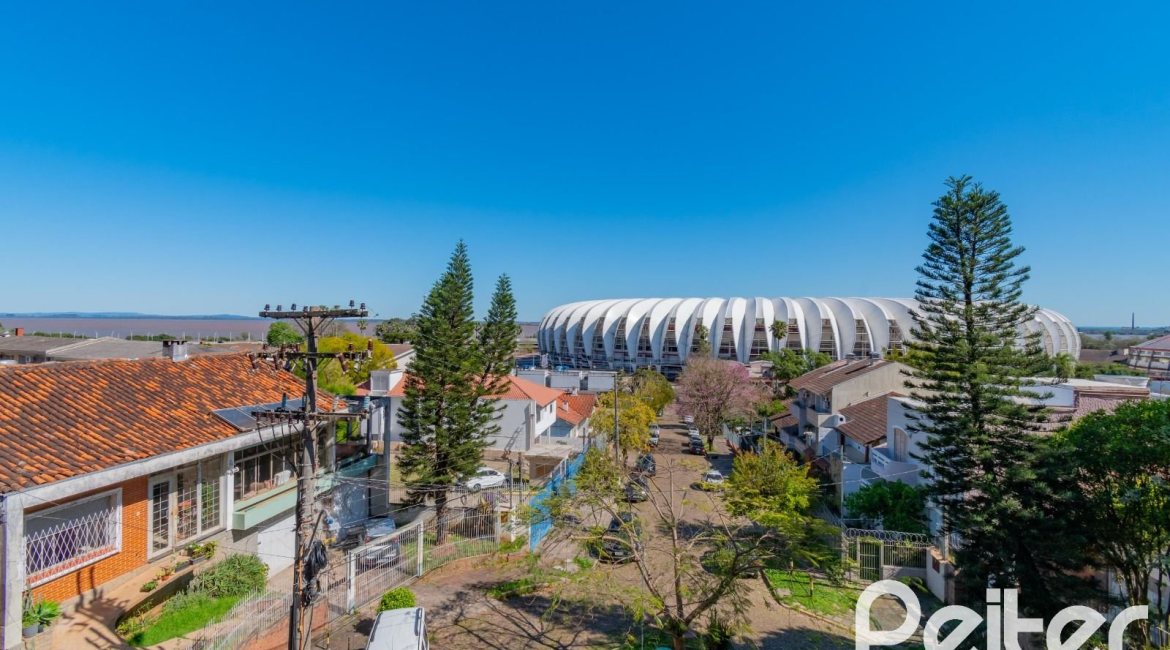 Cobertura à venda com 341m², 3 dormitórios, 1 suíte, 2 vagas, no bairro Menino Deus em Porto Alegre