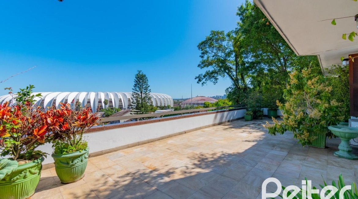 Cobertura à venda com 341m², 3 dormitórios, 1 suíte, 2 vagas, no bairro Menino Deus em Porto Alegre