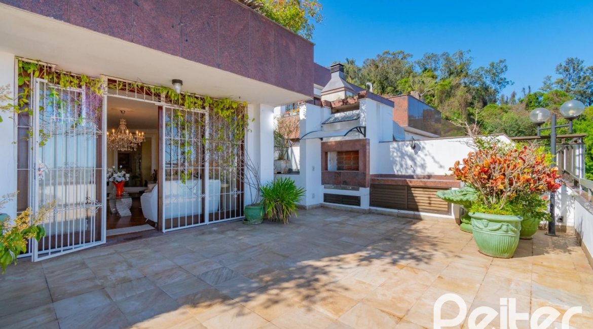 Cobertura à venda com 341m², 3 dormitórios, 1 suíte, 2 vagas, no bairro Menino Deus em Porto Alegre