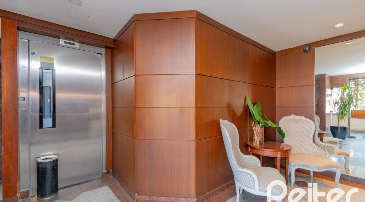 Cobertura à venda com 341m², 3 dormitórios, 1 suíte, 2 vagas, no bairro Menino Deus em Porto Alegre