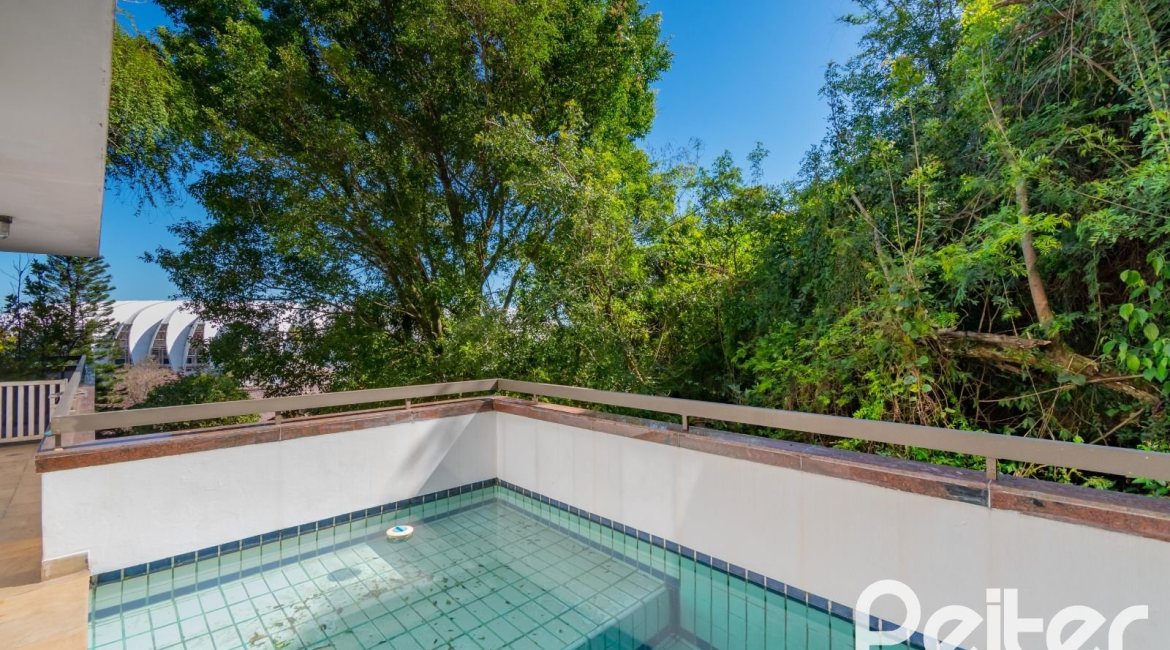 Cobertura à venda com 341m², 3 dormitórios, 1 suíte, 2 vagas, no bairro Menino Deus em Porto Alegre