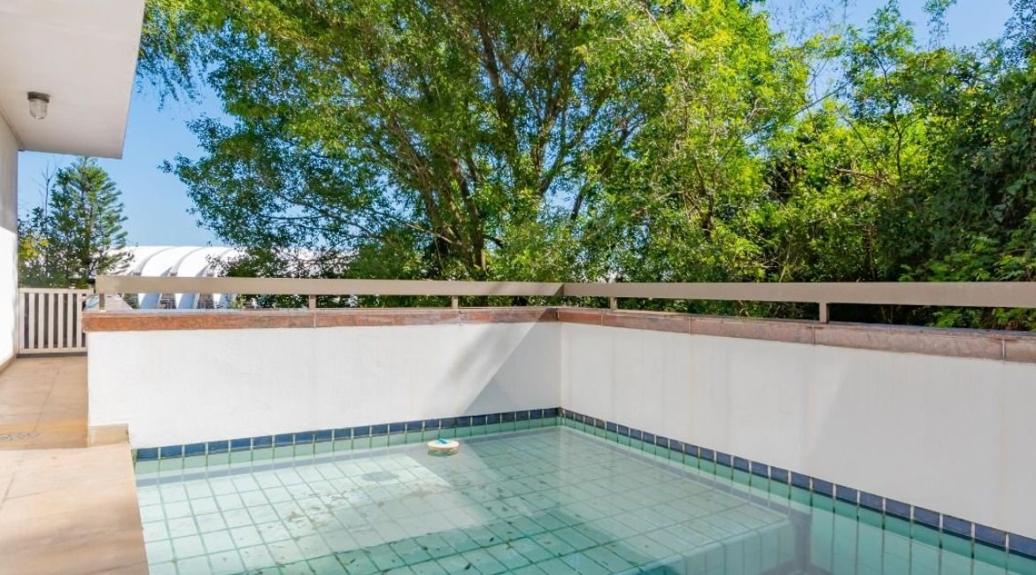 Cobertura à venda com 341m², 3 dormitórios, 1 suíte, 2 vagas, no bairro Menino Deus em Porto Alegre