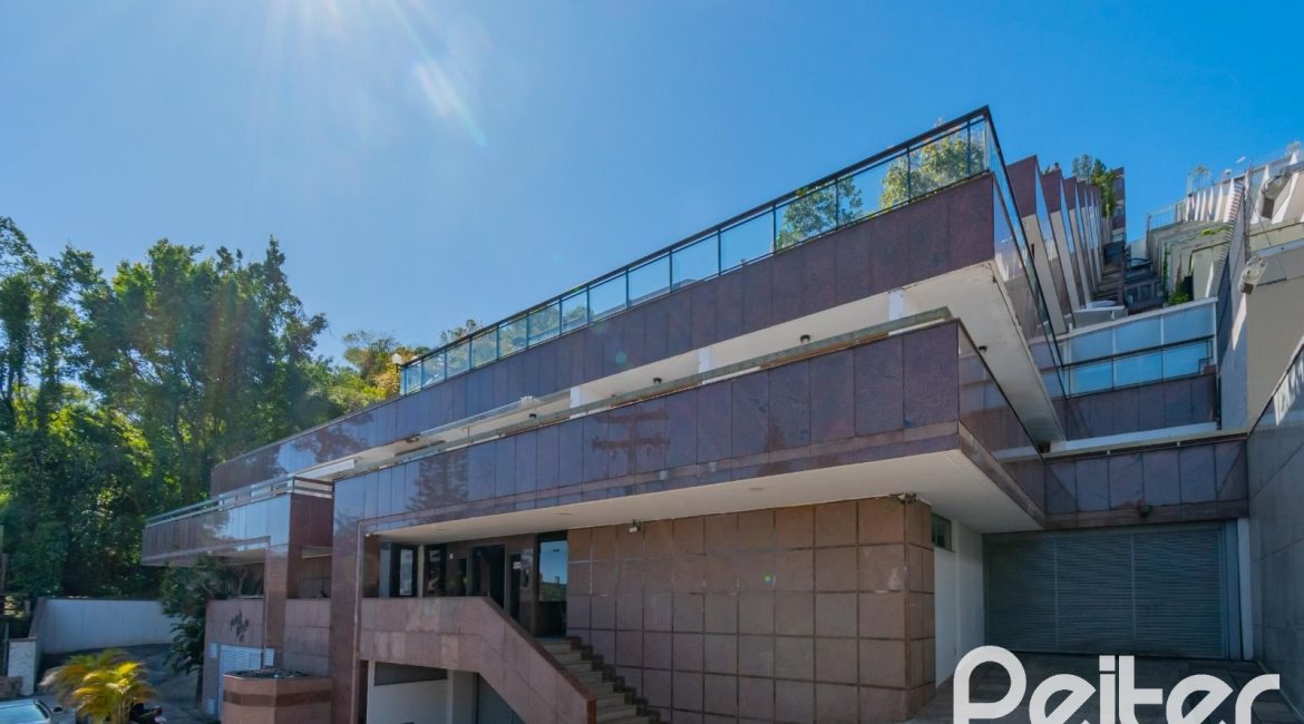 Cobertura à venda com 341m², 3 dormitórios, 1 suíte, 2 vagas, no bairro Menino Deus em Porto Alegre