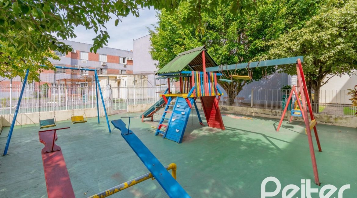 Apartamento à venda com 59m², 2 dormitórios, 1 vaga, no bairro Tristeza em Porto Alegre