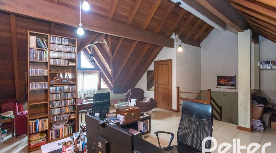 Casa em Condomínio à venda com 239m², 3 dormitórios, 3 suítes, 3 vagas, no bairro Santa Tereza em Porto Alegre