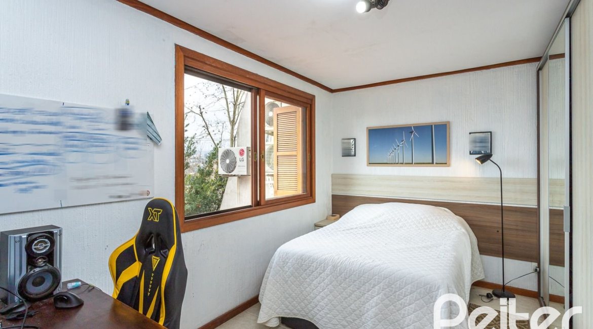 Casa em Condomínio à venda com 239m², 3 dormitórios, 3 suítes, 3 vagas, no bairro Santa Tereza em Porto Alegre