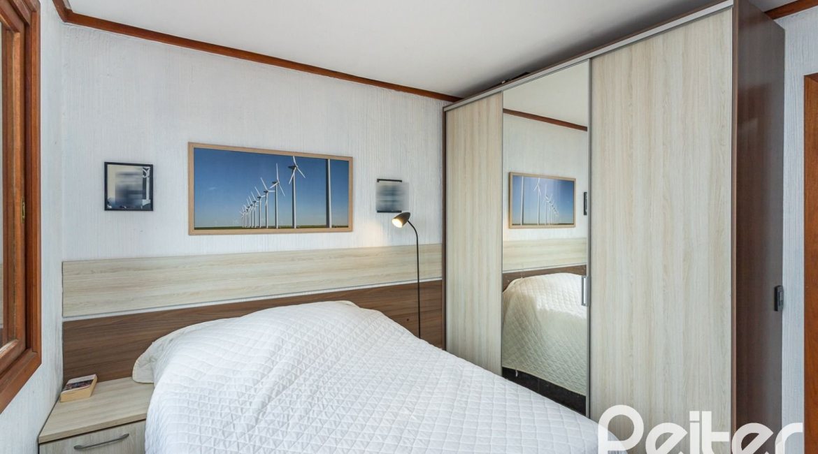 Casa em Condomínio à venda com 239m², 3 dormitórios, 3 suítes, 3 vagas, no bairro Santa Tereza em Porto Alegre