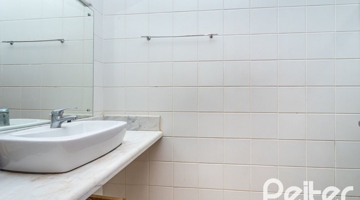 Casa em Condomínio à venda com 239m², 3 dormitórios, 3 suítes, 3 vagas, no bairro Santa Tereza em Porto Alegre