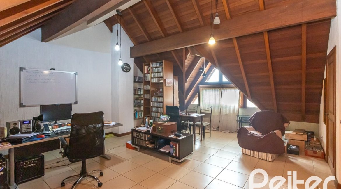 Casa em Condomínio à venda com 239m², 3 dormitórios, 3 suítes, 3 vagas, no bairro Santa Tereza em Porto Alegre