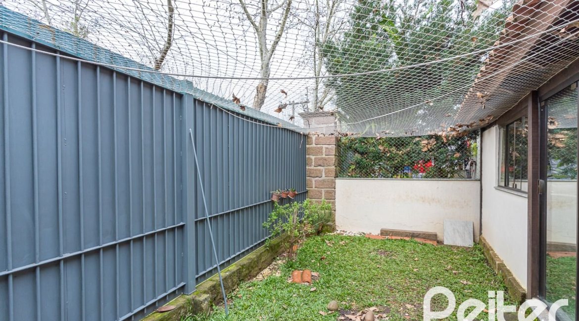 Casa em Condomínio à venda com 239m², 3 dormitórios, 3 suítes, 3 vagas, no bairro Santa Tereza em Porto Alegre