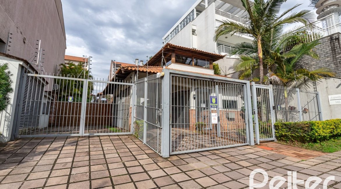 Casa em Condomínio à venda com 239m², 3 dormitórios, 3 suítes, 3 vagas, no bairro Santa Tereza em Porto Alegre